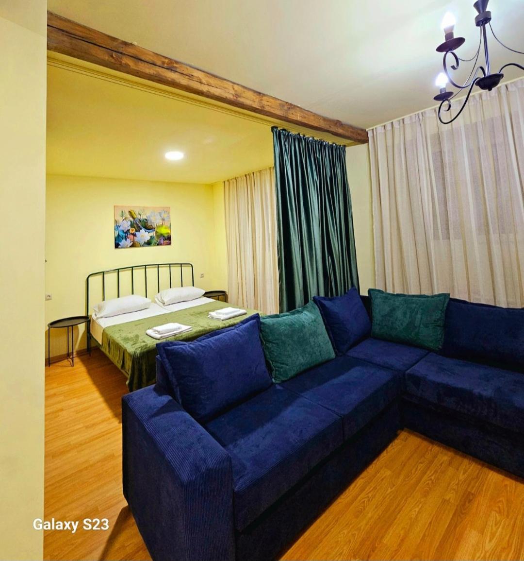 Apartment In The Old District 第比利斯 外观 照片